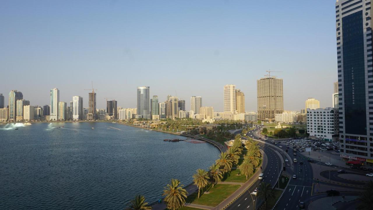 Golden Tulip Sharjah Aparthotel Exterior photo
