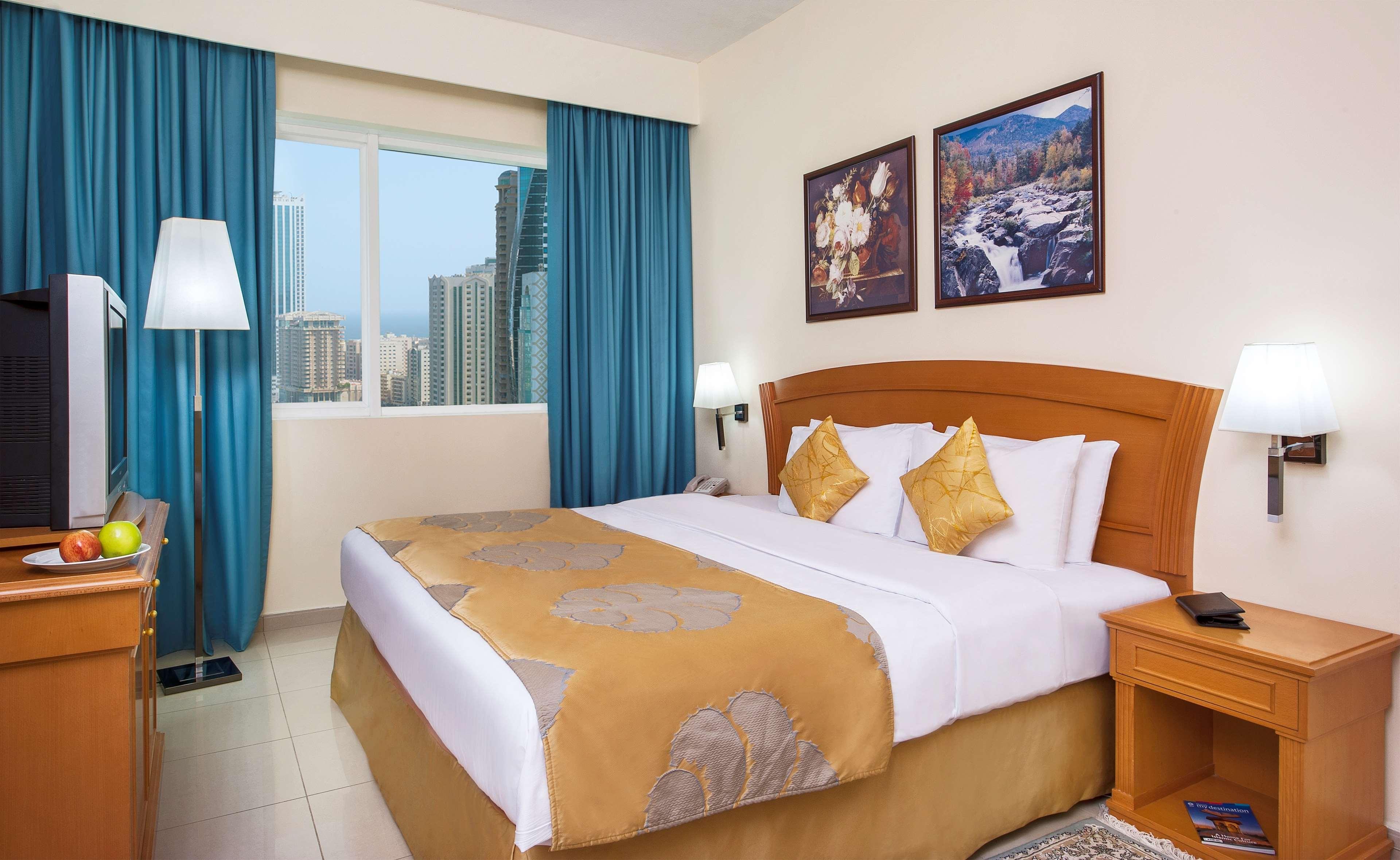 Golden Tulip Sharjah Aparthotel Exterior photo