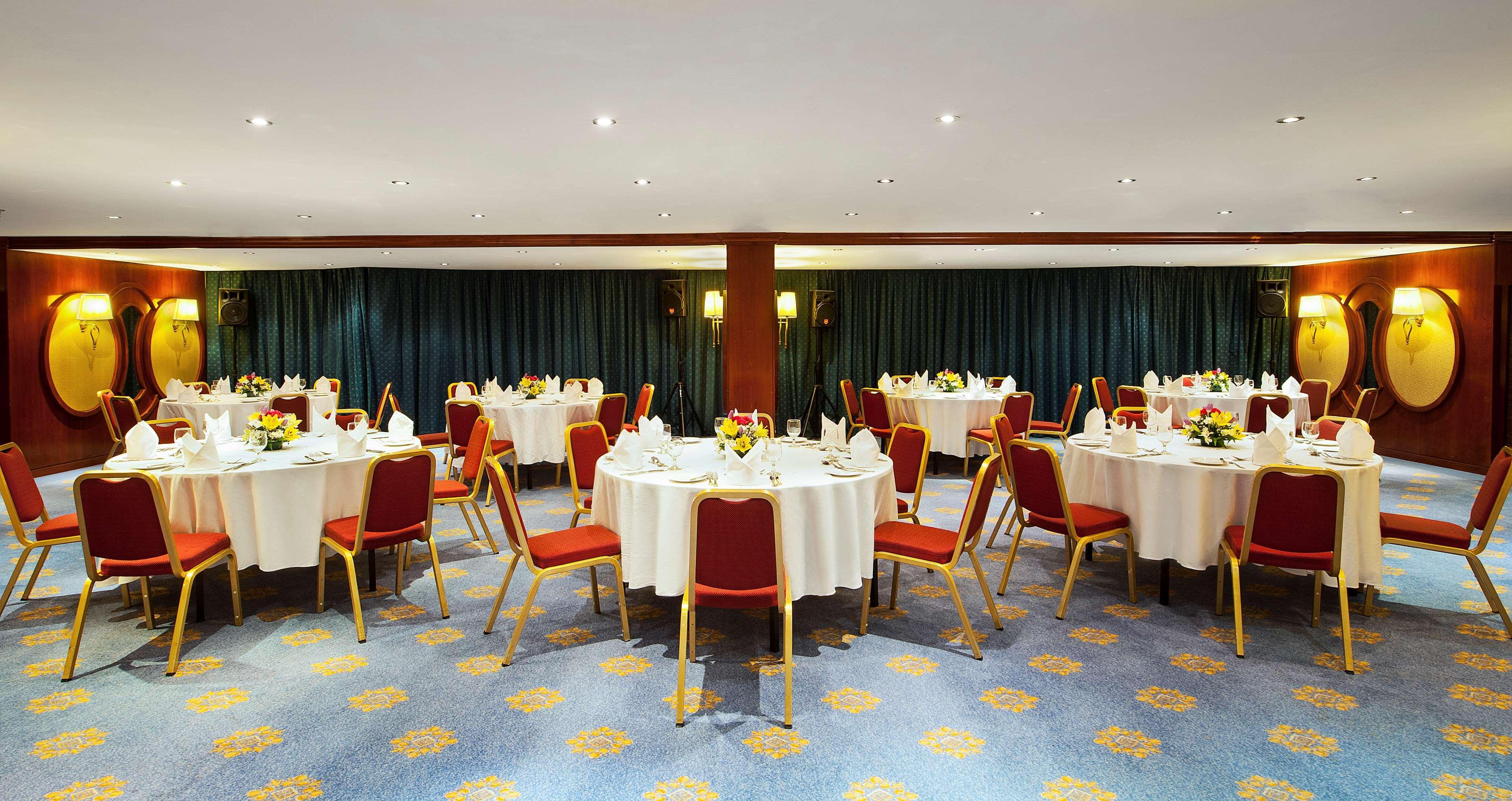 Golden Tulip Sharjah Aparthotel Exterior photo