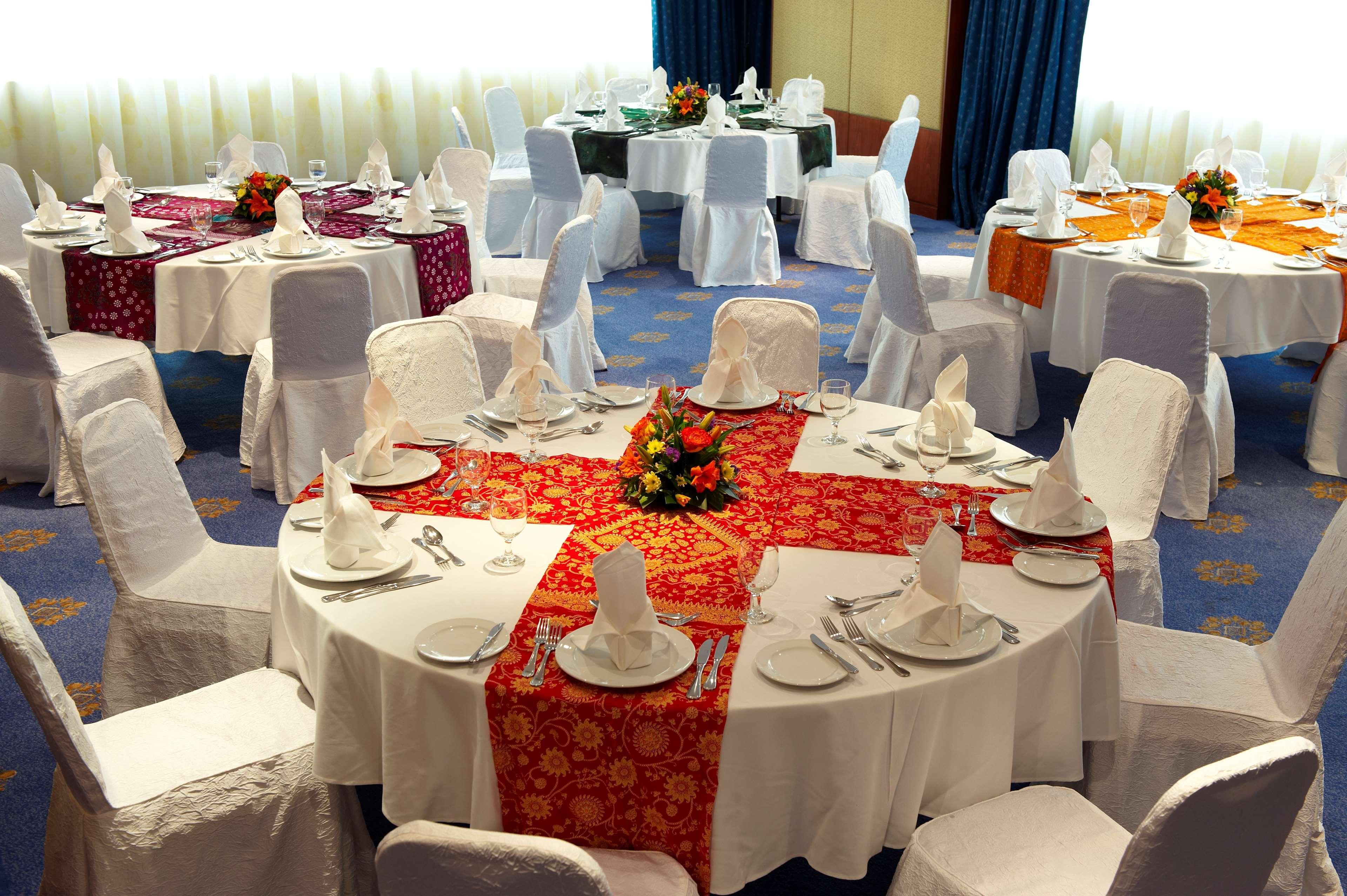 Golden Tulip Sharjah Aparthotel Exterior photo
