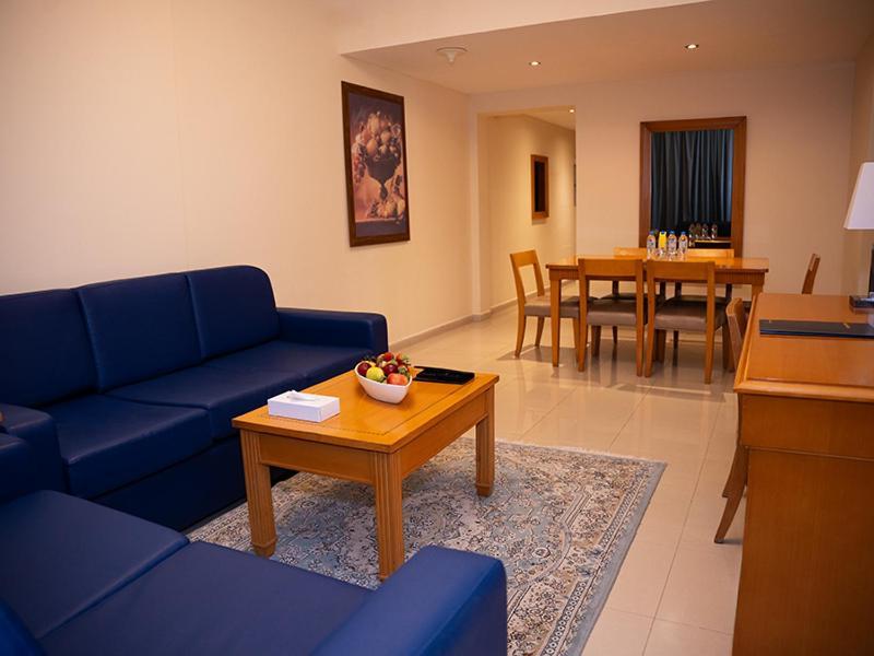Golden Tulip Sharjah Aparthotel Exterior photo