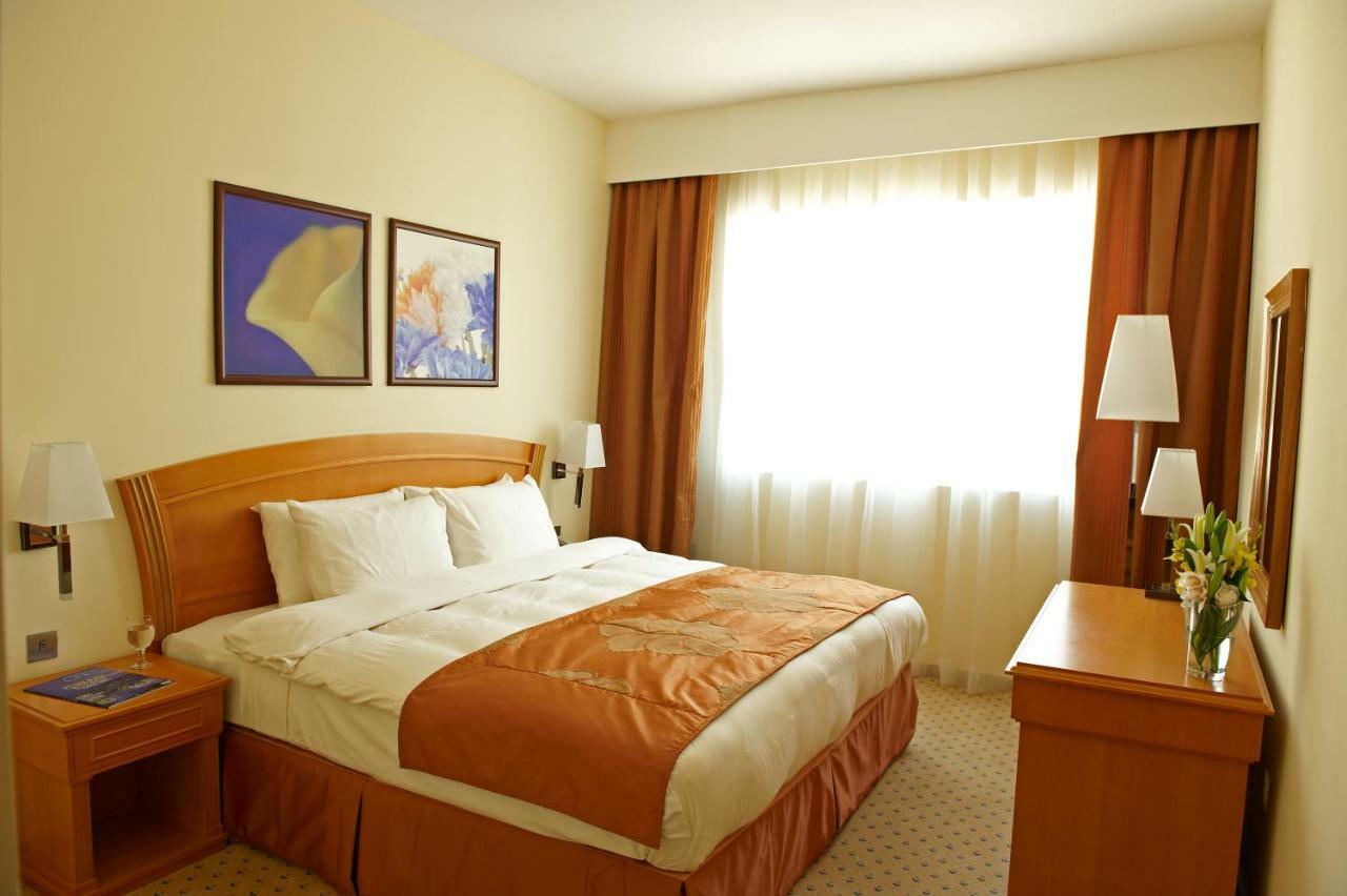 Golden Tulip Sharjah Aparthotel Exterior photo