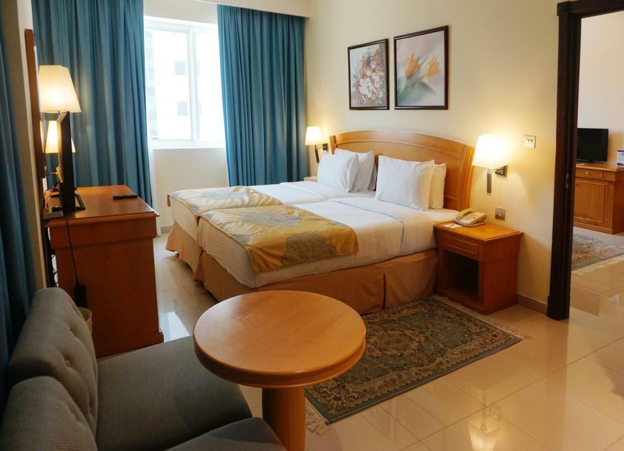 Golden Tulip Sharjah Aparthotel Exterior photo