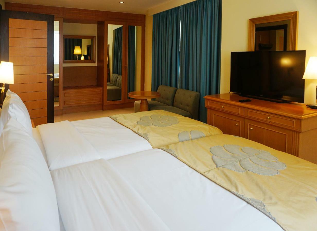 Golden Tulip Sharjah Aparthotel Exterior photo