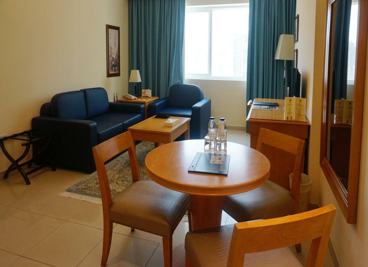 Golden Tulip Sharjah Aparthotel Exterior photo