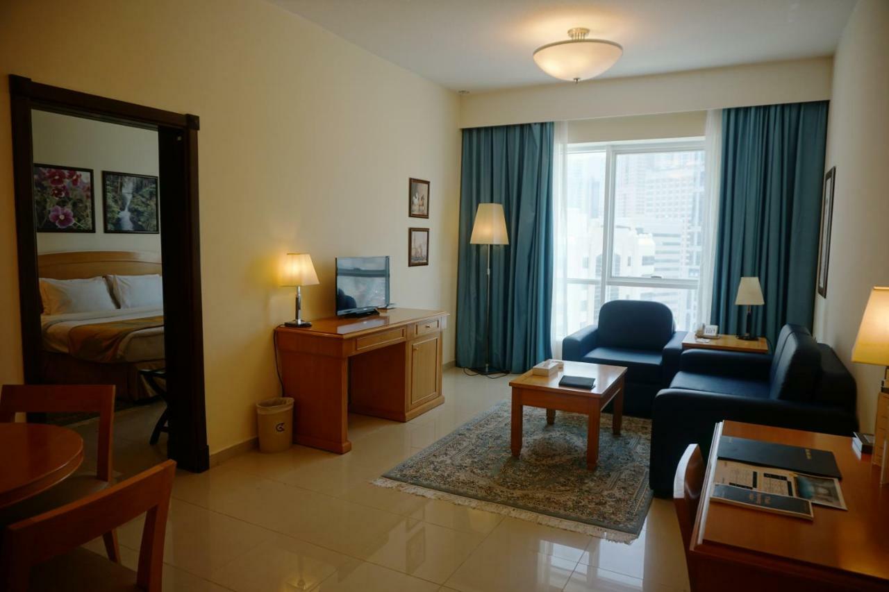 Golden Tulip Sharjah Aparthotel Exterior photo